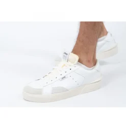 ST001
